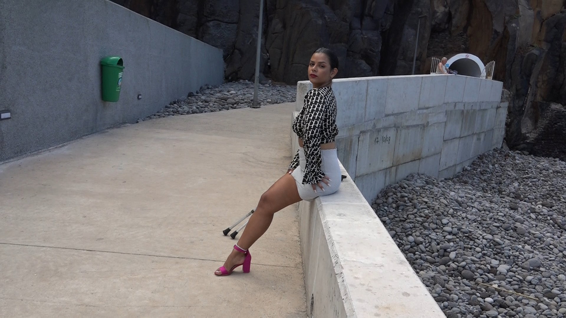 Giulia Black and White